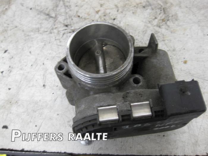 Throttle body from a Peugeot 307 2003