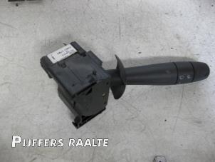 Używane Przelacznik wycieraczki Renault Master III (FD/HD) 2.5 dCi 120 FAP Cena € 20,00 Procedura marży oferowane przez Pijffers B.V. Raalte