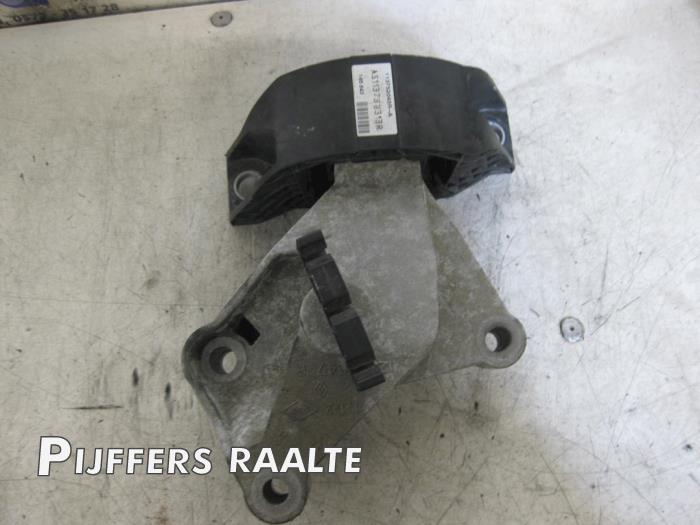 Used Engine mount Renault Captur I (2R) 0.9 Energy TCE 12V Price € 40,00 Margin scheme offered by Pijffers B.V. Raalte