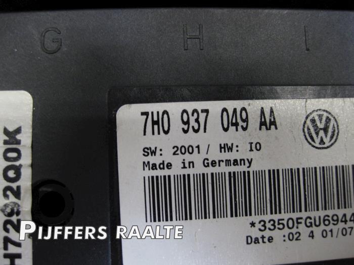 Ordenadores de abordo de un Volkswagen Transporter T5 2.5 TDi 2007