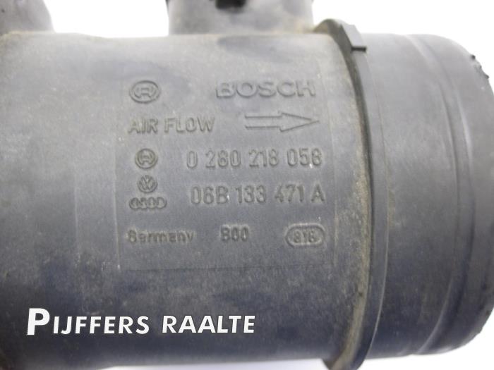 Airflow meter from a Audi A4 Avant (B6) 2.0 20V 2002
