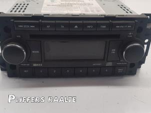 Usagé Radio/Lecteur CD Dodge Caliber 1.8 16V Prix € 75,00 Règlement à la marge proposé par Pijffers B.V. Raalte