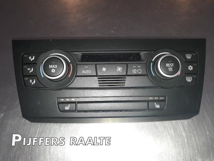 Używane Panel climatronic BMW 3 serie Touring (E91) 320d 16V Cena € 75,00 Procedura marży oferowane przez Pijffers B.V. Raalte