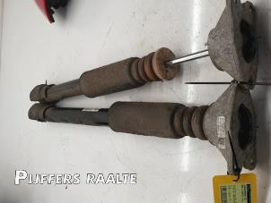 Used Shock absorber kit BMW 2 serie Active Tourer (F45) 218d 2.0 TwinPower Turbo 16V Price € 30,00 Margin scheme offered by Pijffers B.V. Raalte