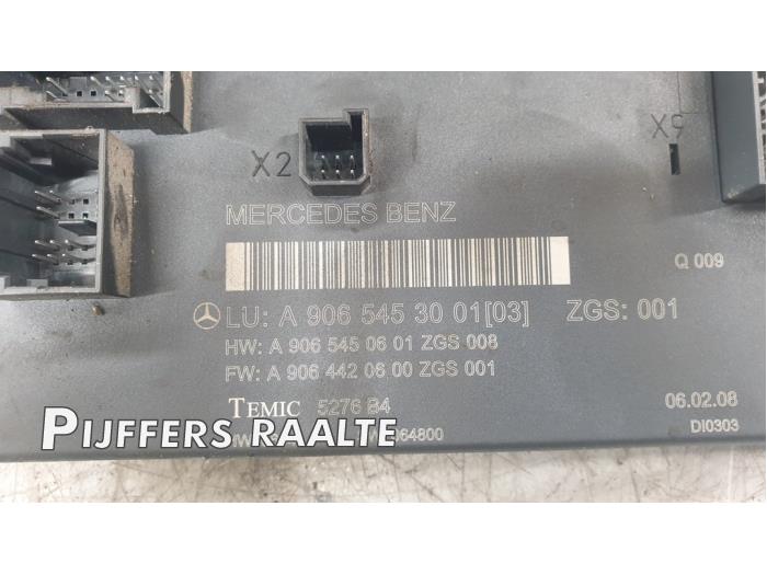 Fuse box from a Mercedes-Benz Sprinter 3,5t (906.63) 315 CDI 16V 2008