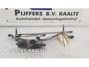 Used Wiper motor + mechanism Renault Captur (2R) 1.2 TCE 16V EDC Price € 40,00 Margin scheme offered by Pijffers B.V. Raalte