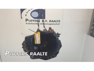 Usados Cable de mando de caja de cambios Renault Master II (JD) 2.8 dTi Precio € 400,00 Norma de margen ofrecido por Pijffers B.V. Raalte