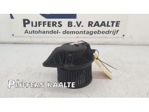 Usados Motor de ventilador de calefactor Renault Trafic New (FL) 2.0 dCi 16V 90 Precio € 30,00 Norma de margen ofrecido por Pijffers B.V. Raalte