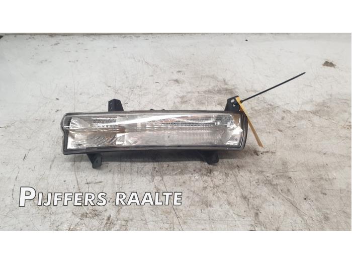 Indicator, right from a Jeep Compass (MP) 2.0 Multijet II 170 16V 4x4 2018
