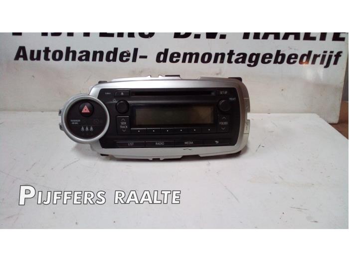 Radio/Lecteur CD d'un Toyota Yaris III (P13) 1.0 12V VVT-i 2012