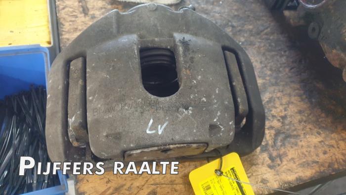 Gebrauchte Bremszange links vorne BMW 5 serie (E60) 530i 24V Preis € 35,00 Margenregelung angeboten von Pijffers B.V. Raalte