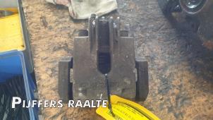 Used Rear brake calliper, left BMW 5 serie (E60) 530i 24V Price € 35,00 Margin scheme offered by Pijffers B.V. Raalte