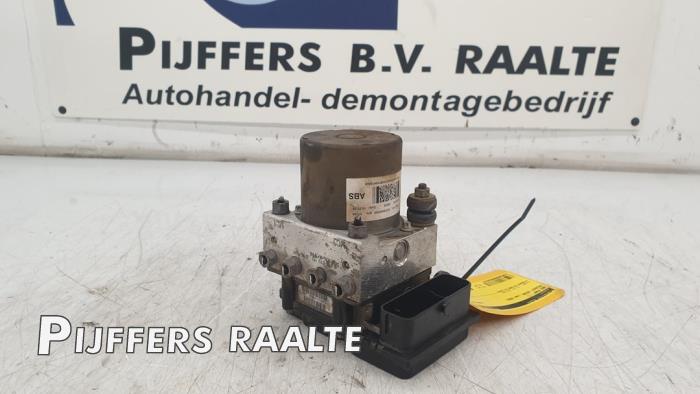 Używane Pompa ABS Peugeot Boxer (U9) 3.0 HDi 160 Euro 4 Cena € 75,00 Procedura marży oferowane przez Pijffers B.V. Raalte