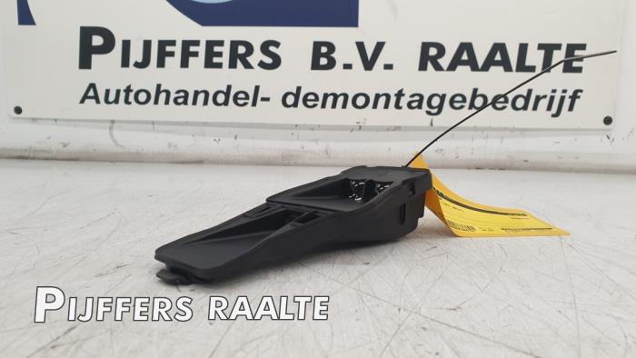 Begagnade Regnsensor Volvo V40 Cross Country (MZ) 1.5 T3 16V Geartronic Pris € 40,00 Marginaltabell erbjuds av Pijffers B.V. Raalte