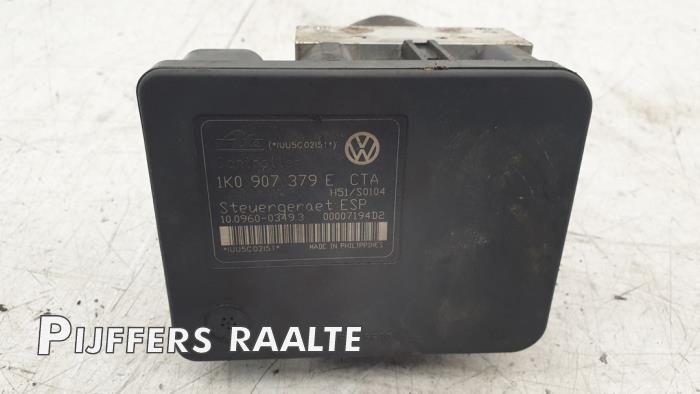 Usagé Pompe ABS Audi A3 Sportback Quattro (8PA) 3.2 V6 24V Prix € 250,00 Règlement à la marge proposé par Pijffers B.V. Raalte