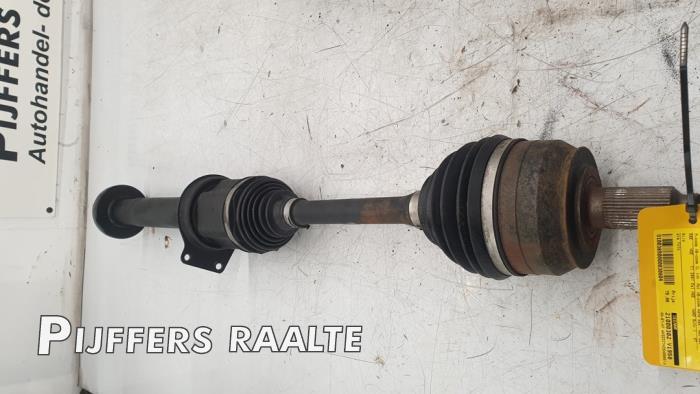 Front drive shaft, right from a Volkswagen Multivan T5 (7E/7HC/7HF/7HM) 2.5 TDi 2005