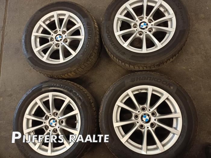 Sport rims set + tires from a BMW 3 serie Touring (F31) 318d 2.0 16V 2017