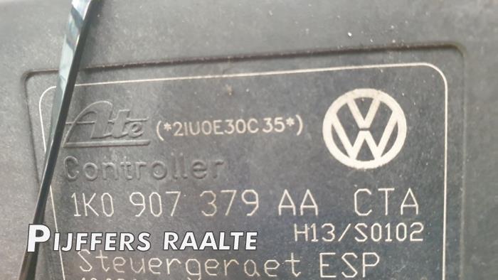 ABS pump from a Volkswagen Caddy III (2KA,2KH,2CA,2CH) 1.9 TDI 2011