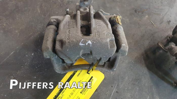 Rear brake calliper, left from a Vauxhall Vivaro B 1.6 CDTI 95 Euro 6 2017