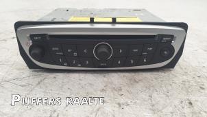 Usados Reproductor de CD y radio Renault Megane III Berline (BZ) 1.6 16V Precio € 150,00 Norma de margen ofrecido por Pijffers B.V. Raalte