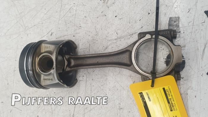 Usados Pistón Audi A3 Sportback (8VA/8VF) 1.6 TDI Ultra 16V Precio € 50,00 Norma de margen ofrecido por Pijffers B.V. Raalte