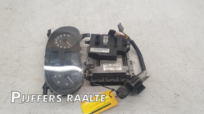 Used Engine management computer Opel Vivaro 2.0 CDTI 16V Price € 300,00 Margin scheme offered by Pijffers B.V. Raalte