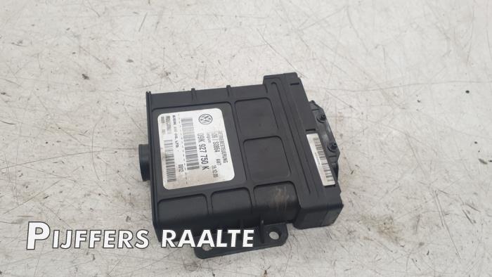 Used Automatic gearbox computer Volkswagen Transporter T5 2.5 TDi PF Price € 125,00 Margin scheme offered by Pijffers B.V. Raalte