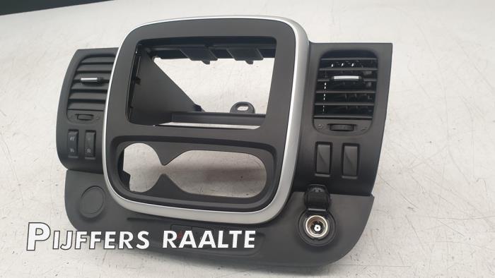 Rejilla de aire de salpicadero de un Renault Trafic (1FL/2FL/3FL/4FL) 2.0 dCi 16V 120 2021
