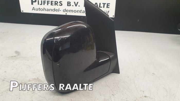 Wing mirror, right from a Volkswagen Caddy III (2KA,2KH,2CA,2CH) 1.9 TDI 2009