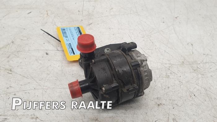 Additional water pump from a Volkswagen Golf VII (AUA) 1.4 GTE 16V 2015
