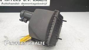 Usados Cuerpo de filtro de aire Renault Trafic (1FL/2FL/3FL/4FL) 2.0 dCi 16V 120 Precio € 90,75 IVA incluido ofrecido por Pijffers B.V. Raalte