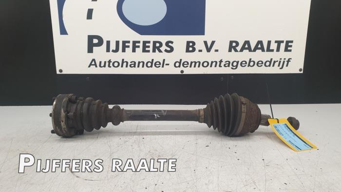 Front drive shaft, right from a Volkswagen Transporter/Caravelle T4 2.5 TDI 2001