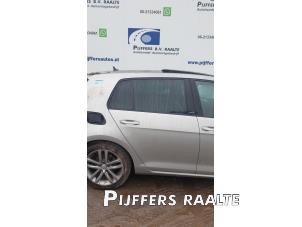 Używane Drzwi prawe tylne wersja 4-drzwiowa Volkswagen Golf VII (AUA) 1.2 TSI 16V Cena € 300,00 Procedura marży oferowane przez Pijffers B.V. Raalte