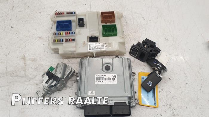 Used Ignition lock + computer Volvo XC70 (BZ) 2.0 D3 20V Price € 250,00 Margin scheme offered by Pijffers B.V. Raalte