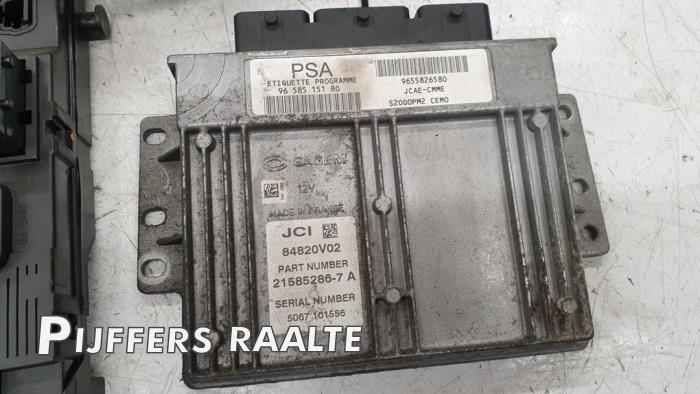 Ignition lock + computer from a Citroën Xsara Picasso (CH) 1.8 16V 2005
