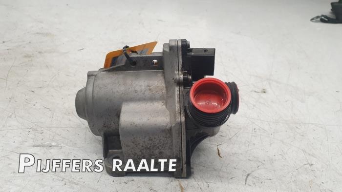 Begagnade Extra vattenpump BMW 5 serie (F10) 530i 24V TwinPower Turbo Pris € 300,00 Marginaltabell erbjuds av Pijffers B.V. Raalte