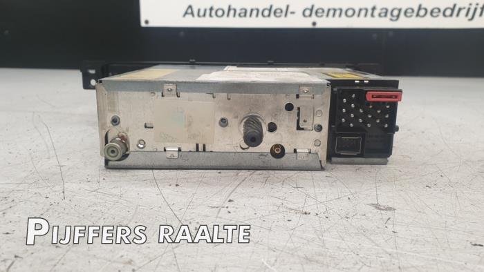 Radio CD Spieler van een BMW 3 serie Touring (E46/3) 320i 24V 2000