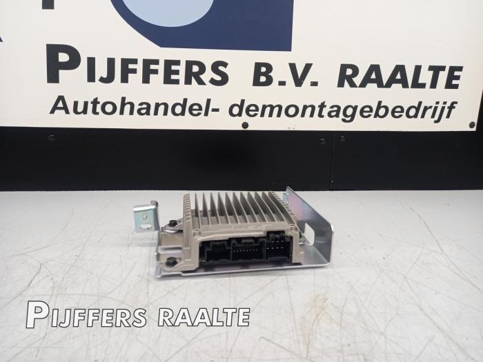 Radio amplifier from a Renault Grand Scénic III (JZ) 1.5 dCi 105 2015