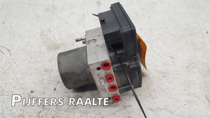 Usagé Bloc ABS Citroen Jumper (U9) 2.2 HDi 130 Prix € 181,50 Prix TTC proposé par Pijffers B.V. Raalte
