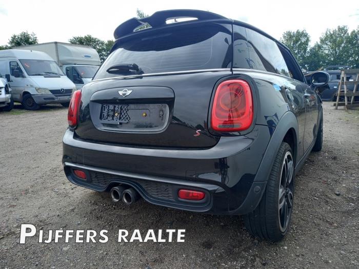 Stoßstange hinten van een MINI Mini (F56) 2.0 16V Cooper S 2014