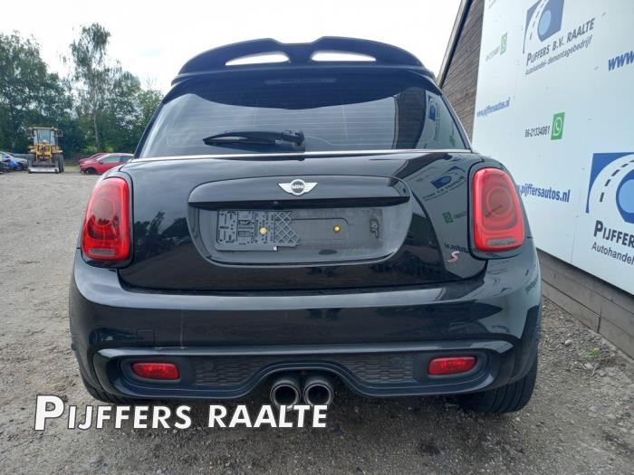 Stoßstange hinten van een MINI Mini (F56) 2.0 16V Cooper S 2014