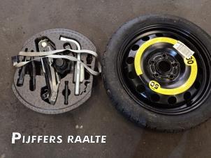 Usagé Kit de cric + Roue de secours Audi A3 Sportback (8PA) 1.9 TDI Prix € 140,00 Règlement à la marge proposé par Pijffers B.V. Raalte