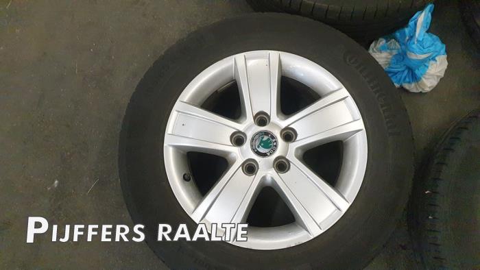 Set of wheels + tyres from a Skoda Octavia Combi (1Z5) 1.4 TSI 16V 2012