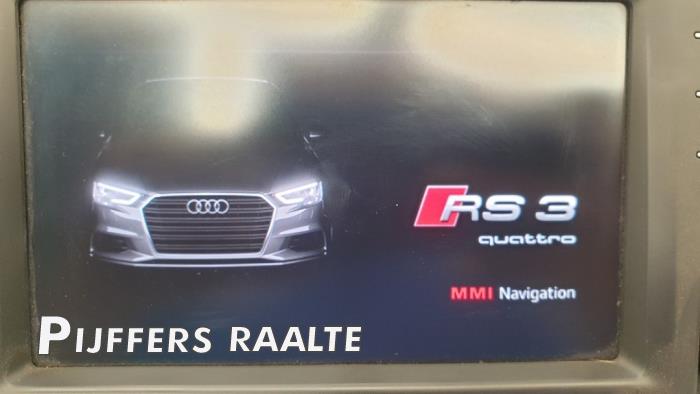 Regeleinheit Multi Media van een Audi RS 3 Sportback (8VA/8VF) 2.5 TFSI 20V Quattro 2018