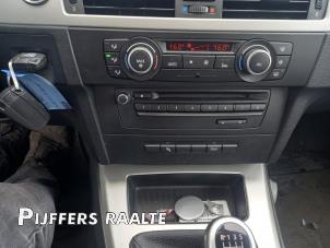 Używane Panel climatronic BMW 3 serie Touring (E91) 318i 16V Cena € 72,50 Procedura marży oferowane przez Pijffers B.V. Raalte