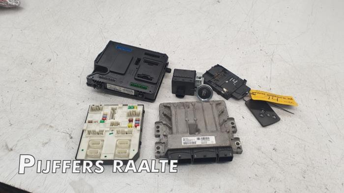 Used Engine management computer Renault Scénic III (JZ) 1.2 16V TCe 130 Price € 300,00 Margin scheme offered by Pijffers B.V. Raalte