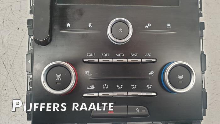 Display unité de contrôle multi media d'un Renault Megane IV Estate (RFBK) 1.5 Energy dCi 110 2016