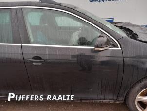 Używane Drzwi prawe przednie wersja 4-drzwiowa Volkswagen Golf V Variant (1K5) 1.4 TSI 122 16V Cena € 200,00 Procedura marży oferowane przez Pijffers B.V. Raalte