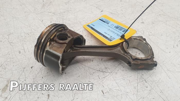 Usagé Piston Fiat 500/595/695 1.4 T-Jet 16V Prix € 50,00 Règlement à la marge proposé par Pijffers B.V. Raalte