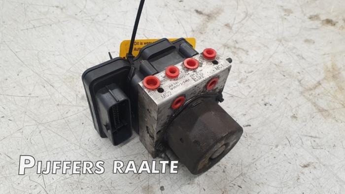 Usagé Bloc ABS Iveco New Daily V 29L13V, 35C13V, 35S13V, 40C13V, 40S13V Prix € 242,00 Prix TTC proposé par Pijffers B.V. Raalte